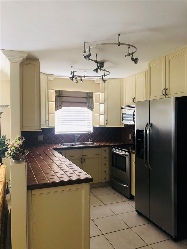 137 Farnham F - Photo 35