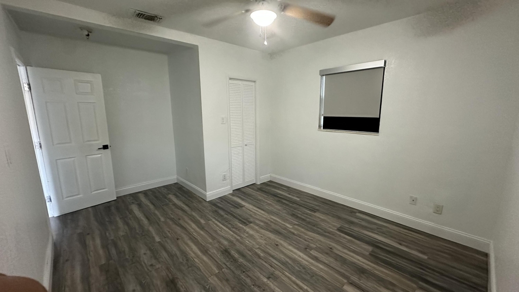 4628 Sw 32nd Drive - Photo 6