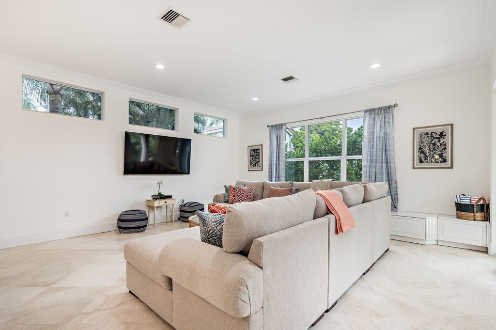 141 Gregory Place - Photo 7