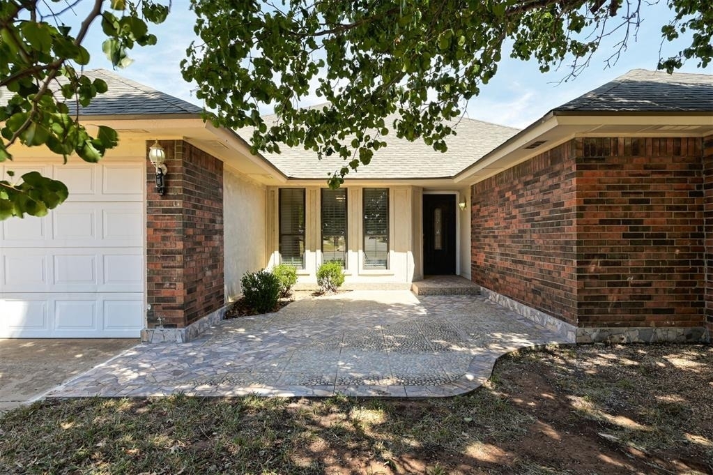 8521 Nw 121st Street - Photo 1