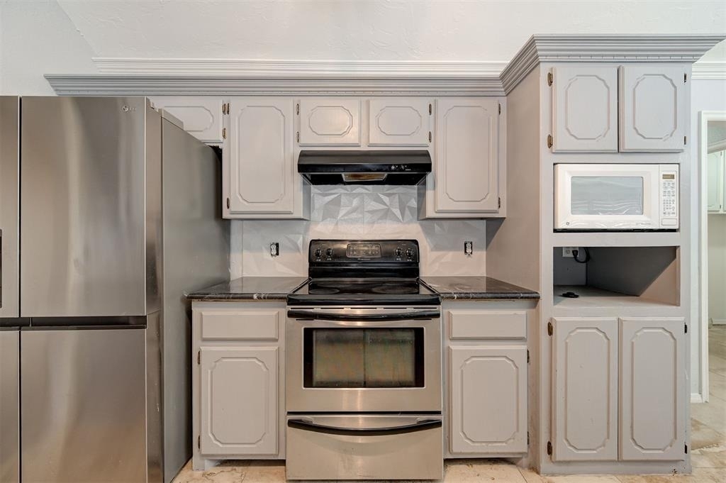 8521 Nw 121st Street - Photo 13