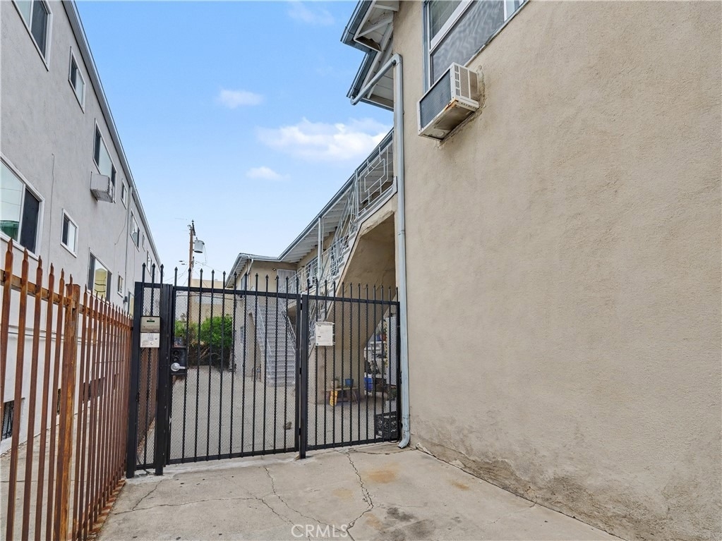 1037 N Curson - Photo 32