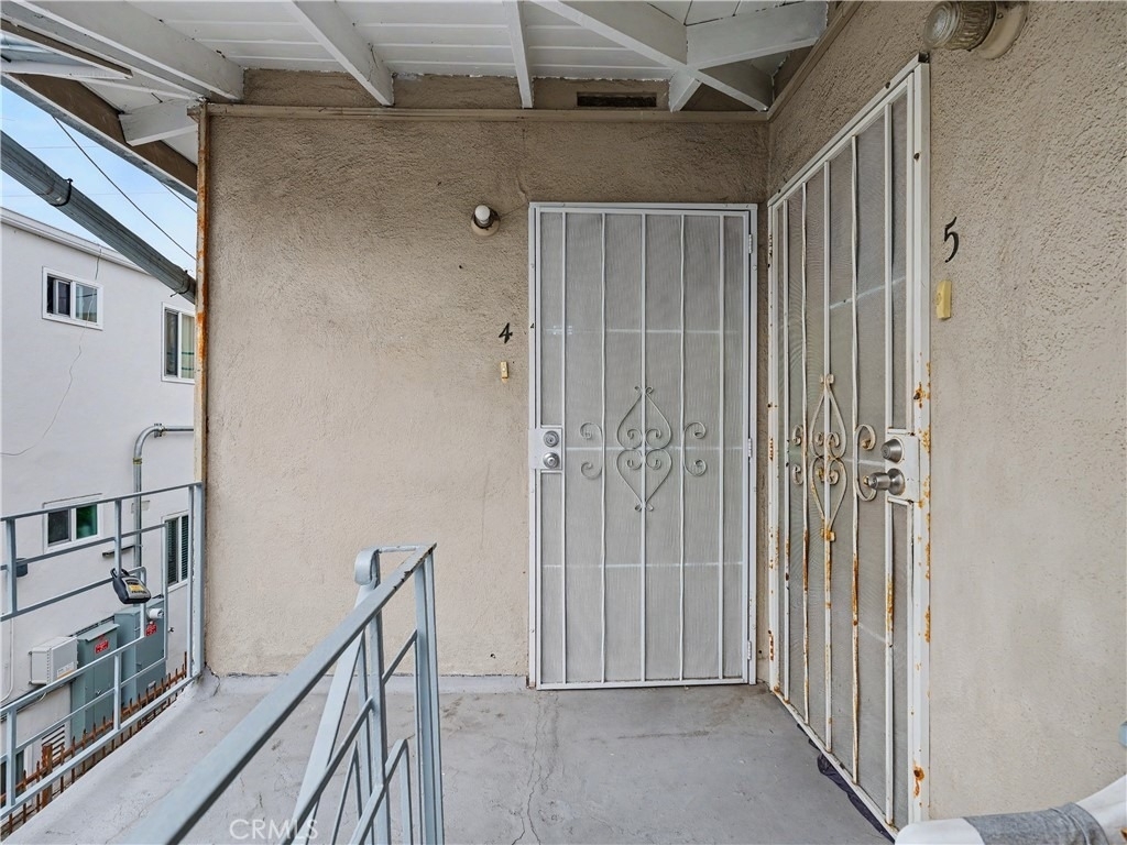 1037 N Curson - Photo 2