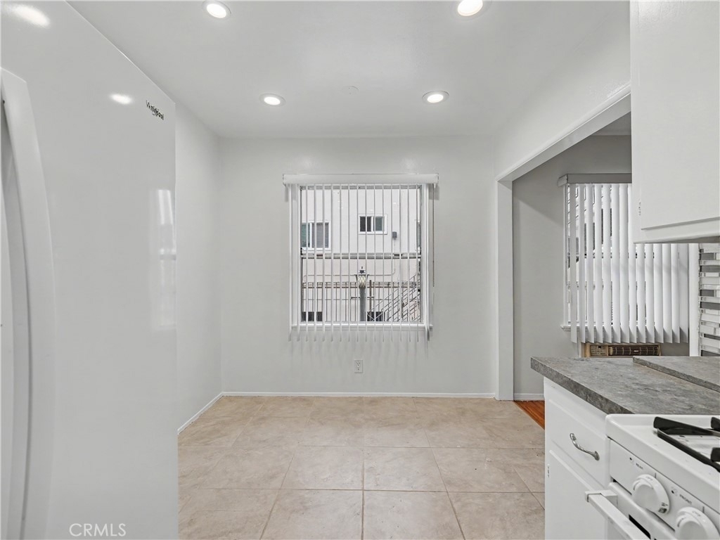 1037 N Curson - Photo 14