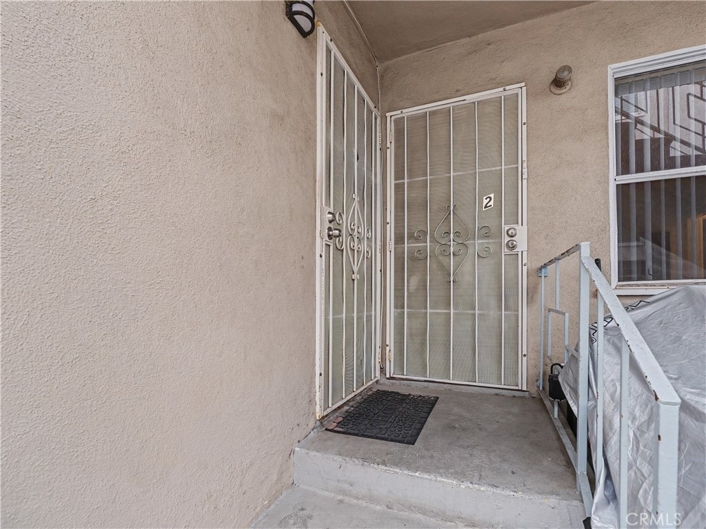 1037 N Curson - Photo 2