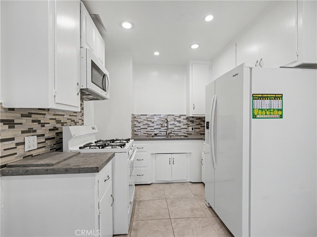 1037 N Curson - Photo 11