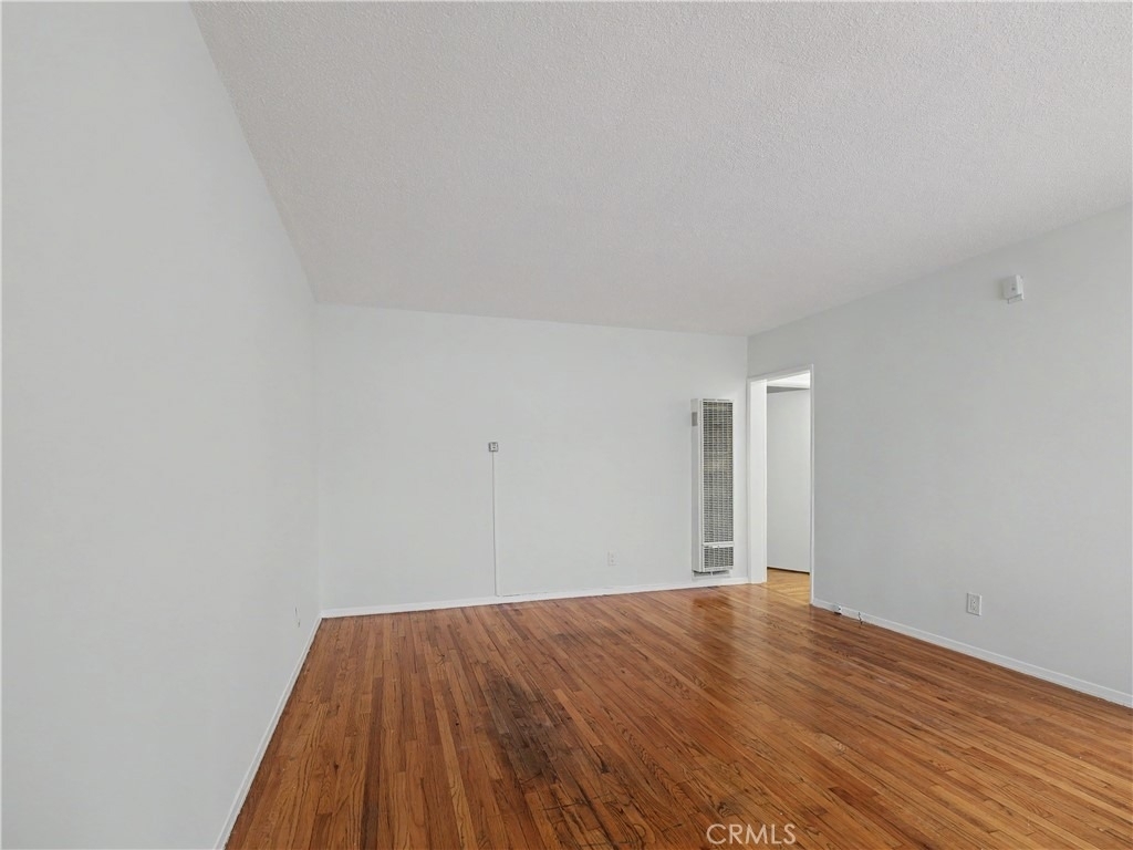 1037 N Curson - Photo 4