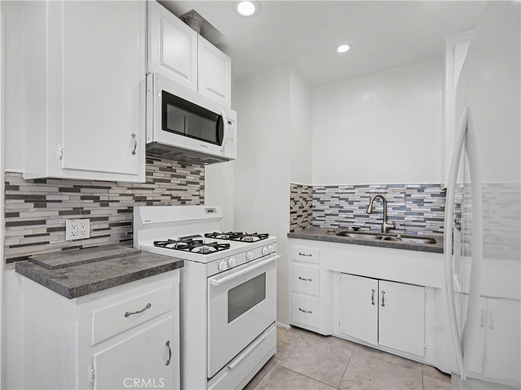 1037 N Curson - Photo 12