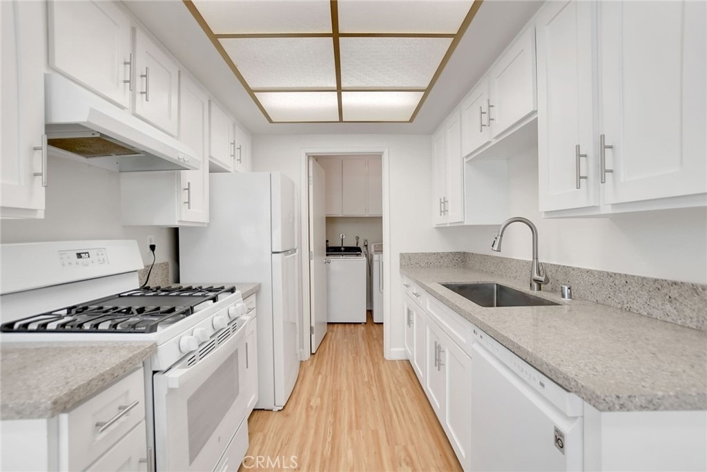 1460 Forest Glen - Photo 10