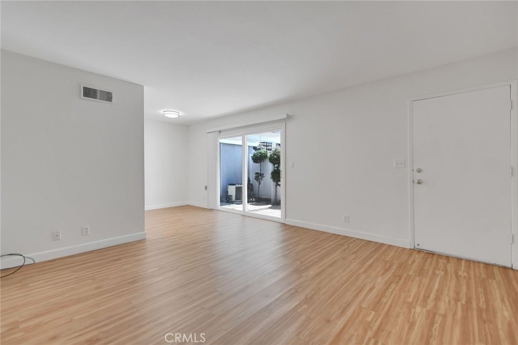 1460 Forest Glen - Photo 3