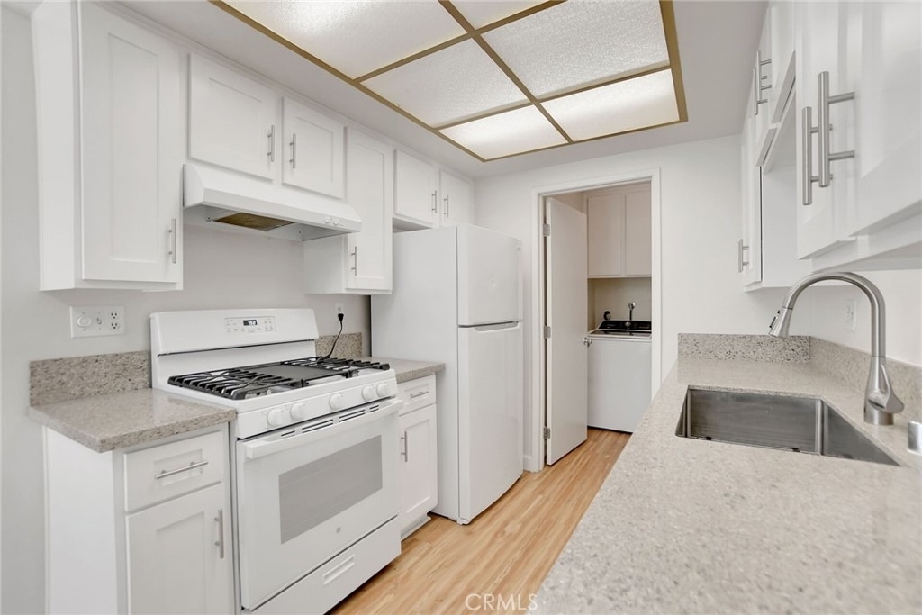 1460 Forest Glen - Photo 11