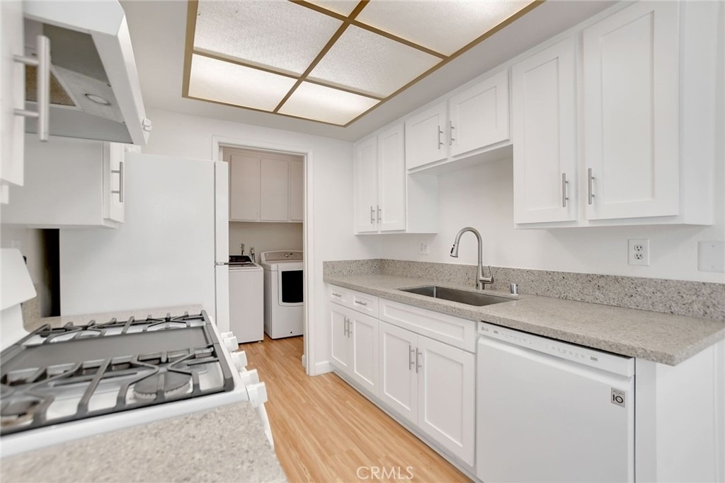 1460 Forest Glen - Photo 9