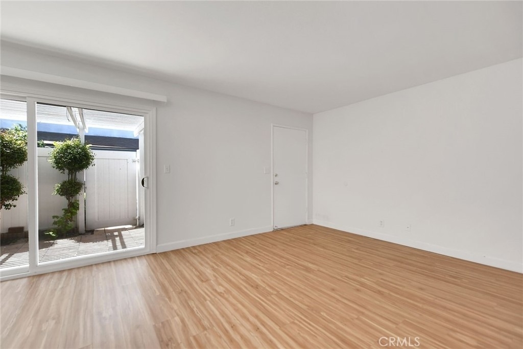 1460 Forest Glen - Photo 6
