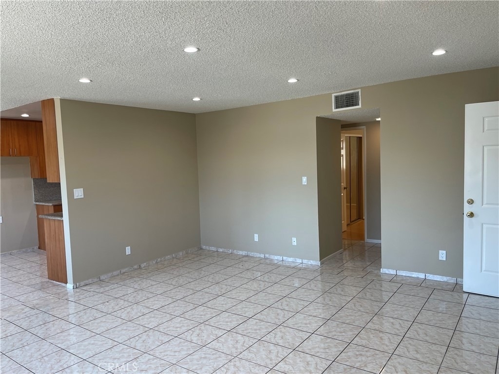 434 E Tujunga Avenue - Photo 3