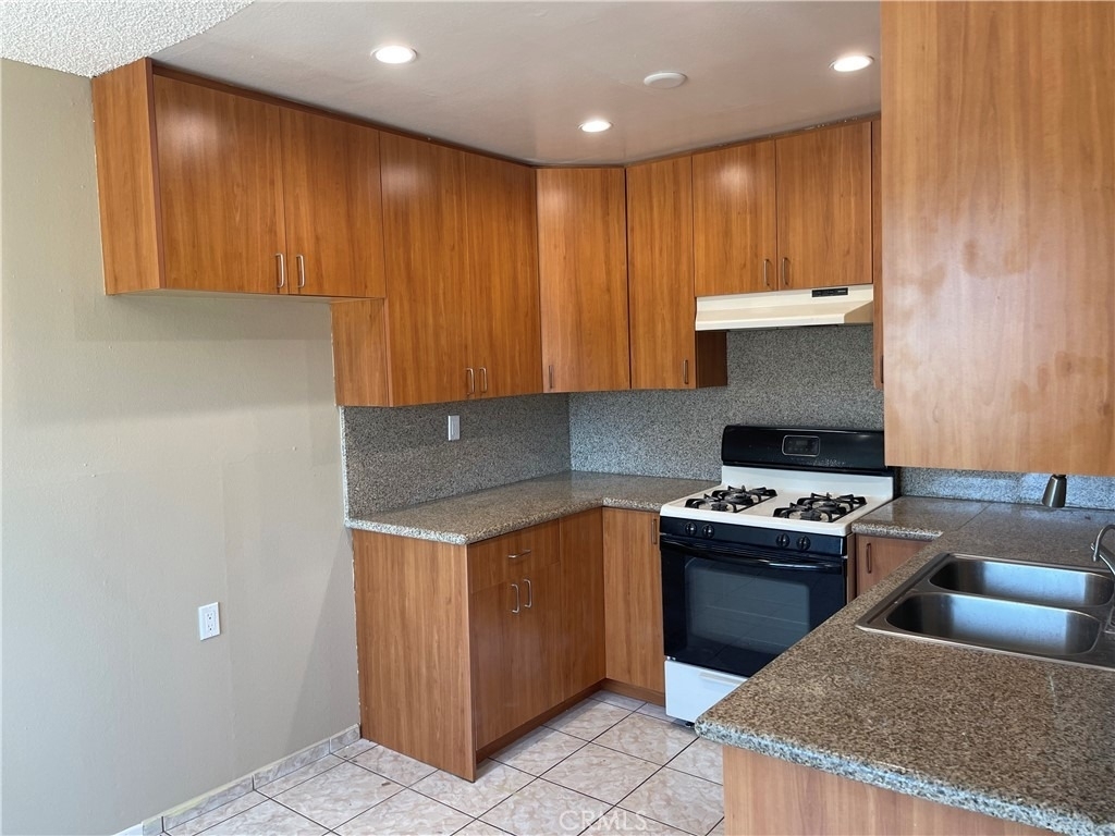 434 E Tujunga Avenue - Photo 8