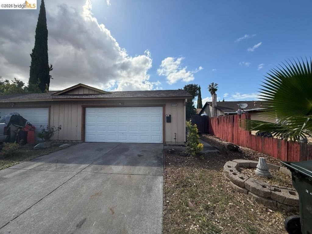 2112 Banyan Way - Photo 0