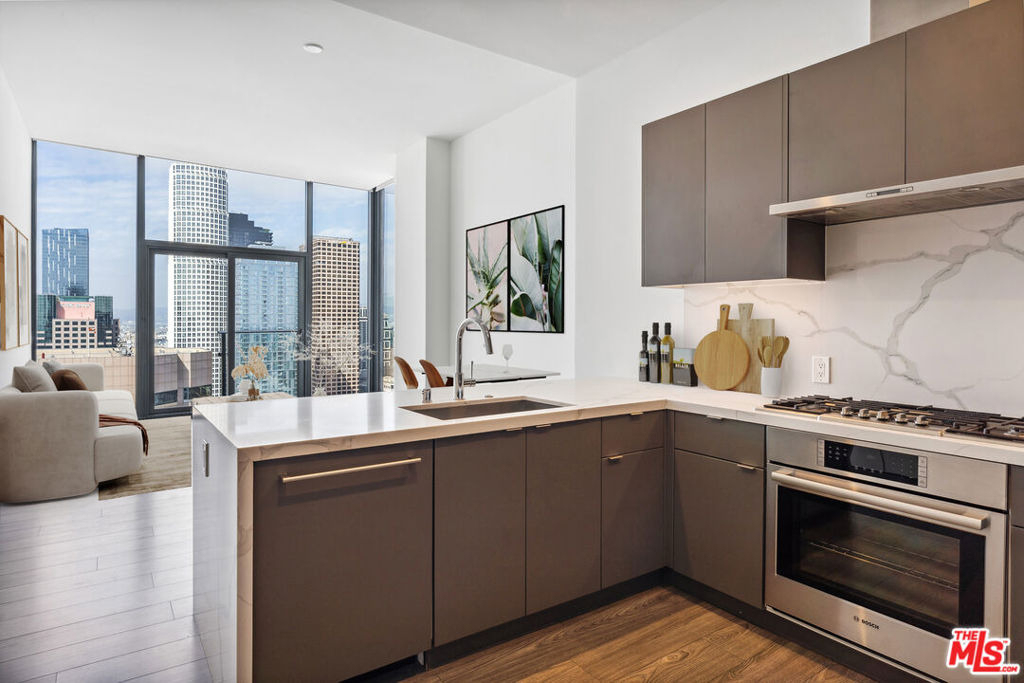 801 S Olive Street - Photo 4