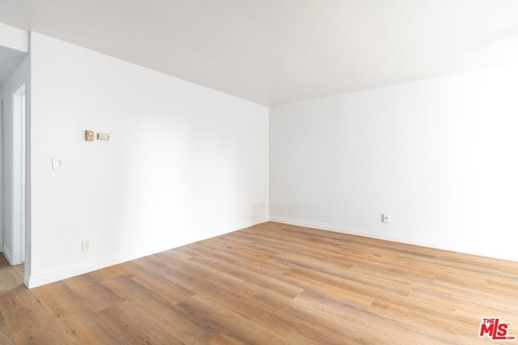 4255 W 5th Street - Photo 1