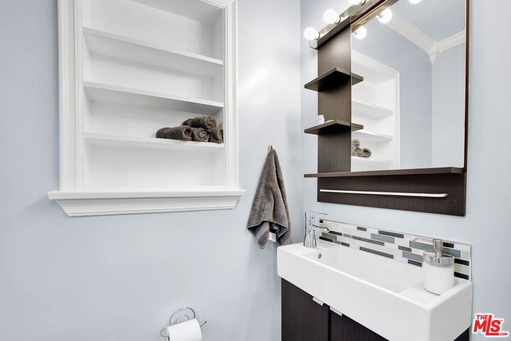8345 White Oak Avenue - Photo 11