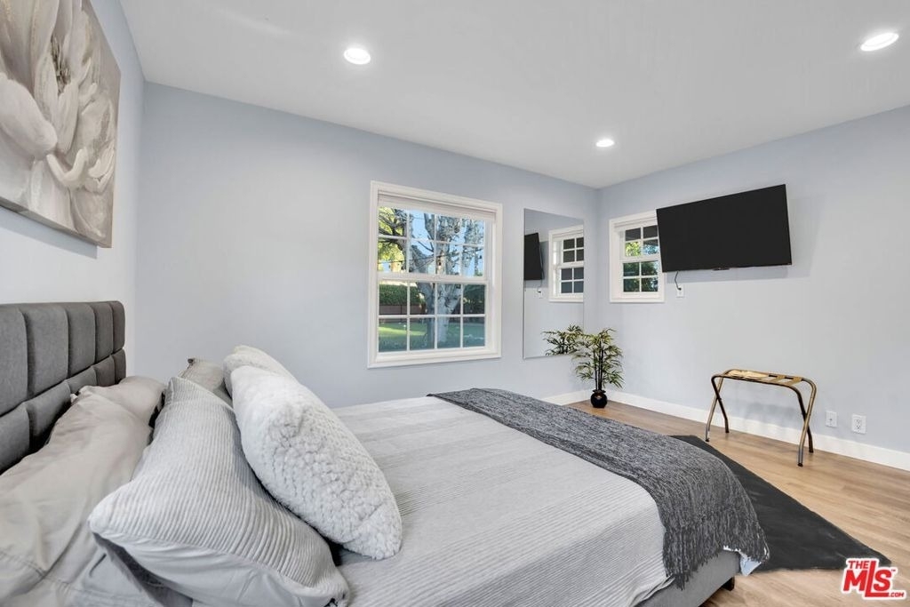 8345 White Oak Avenue - Photo 16