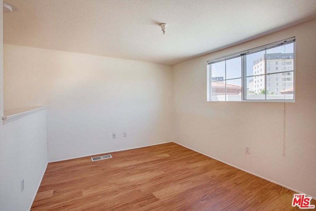 5553 W 6th Street - Photo 3