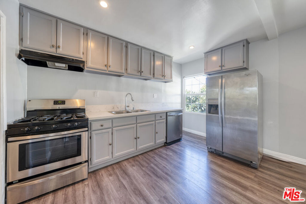 1112 Ocean Park Boulevard - Photo 7