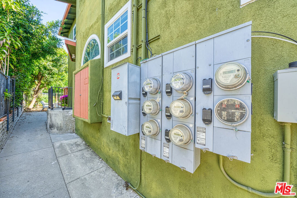 1112 Ocean Park Boulevard - Photo 2