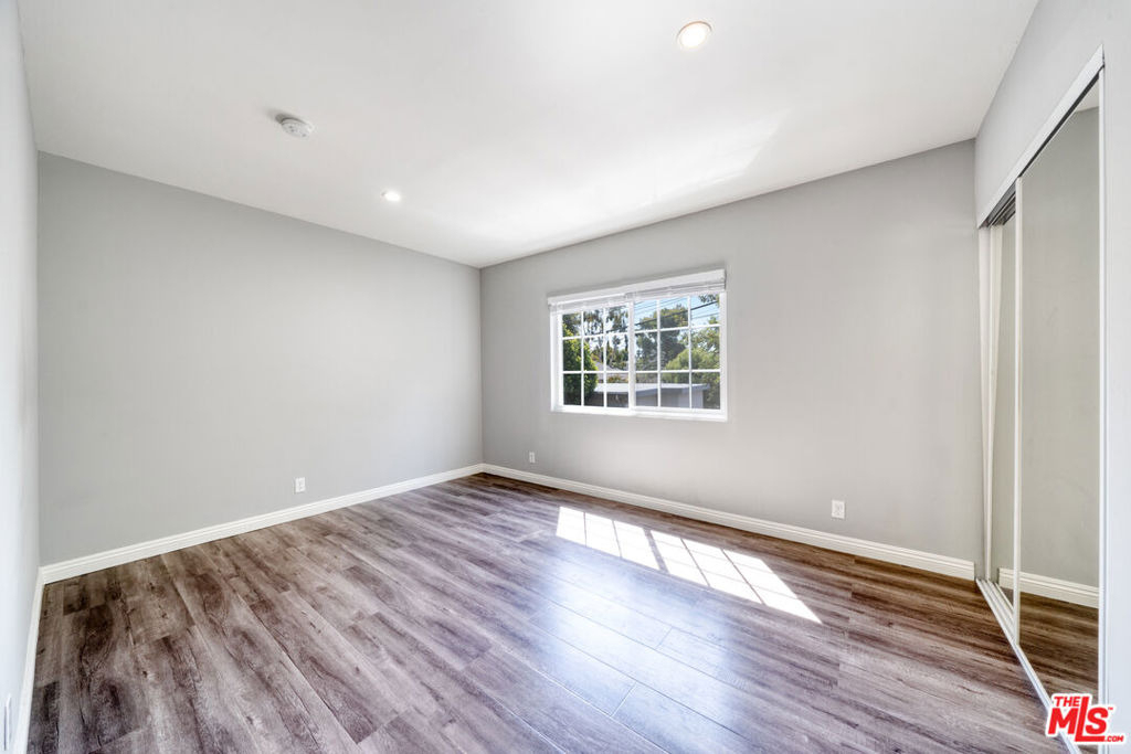 1112 Ocean Park Boulevard - Photo 9
