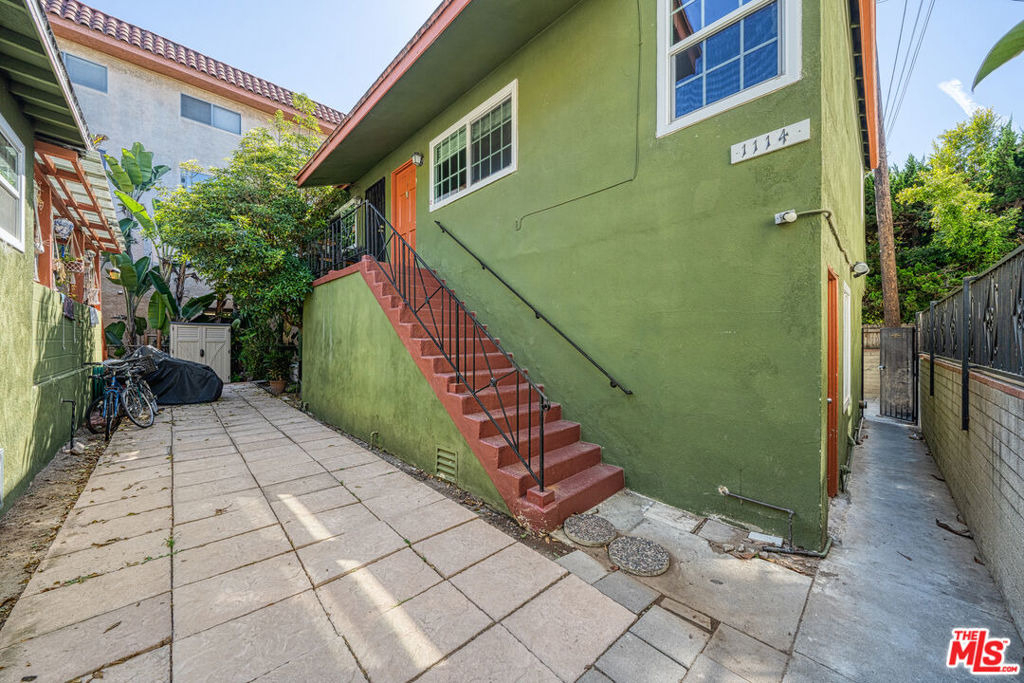 1112 Ocean Park Boulevard - Photo 4