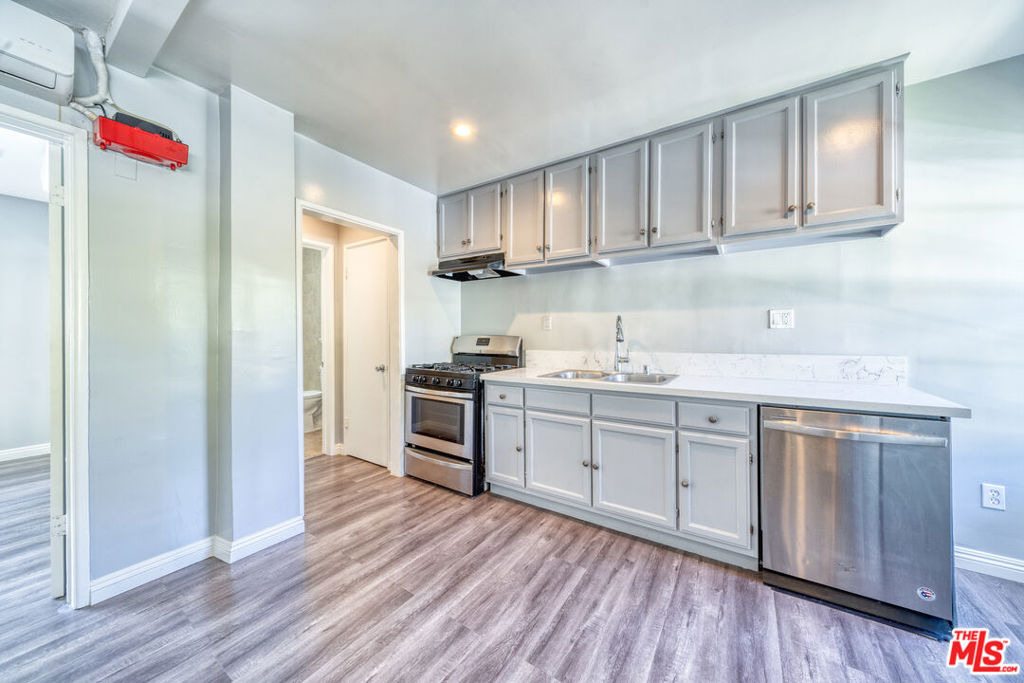 1112 Ocean Park Boulevard - Photo 8