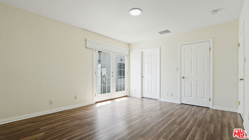 13842 Hamlin Street - Photo 17