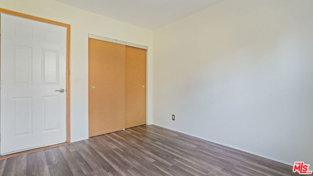 13842 Hamlin Street - Photo 20