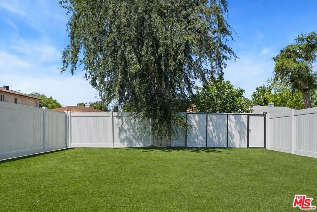 13842 Hamlin Street - Photo 4