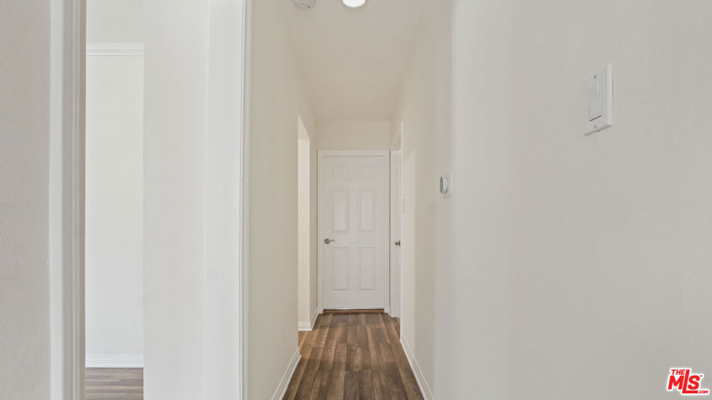 13842 Hamlin Street - Photo 15