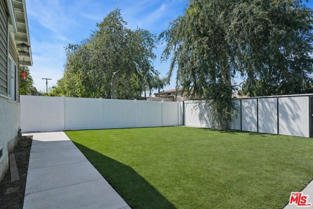 13842 Hamlin Street - Photo 3