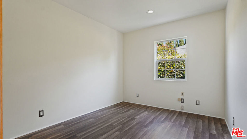 13842 Hamlin Street - Photo 21