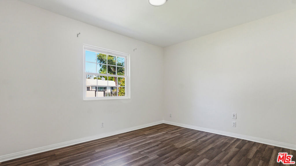 13842 Hamlin Street - Photo 22