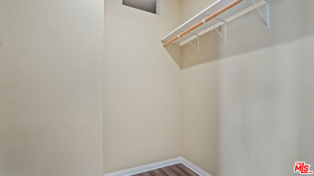 13842 Hamlin Street - Photo 18