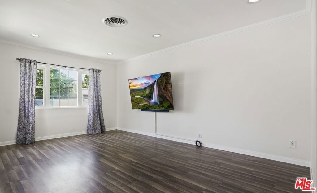 13842 Hamlin Street - Photo 6