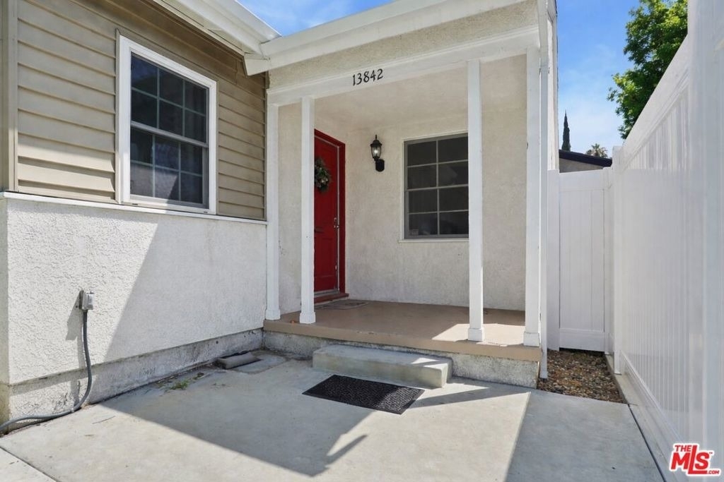 13842 Hamlin Street - Photo 5