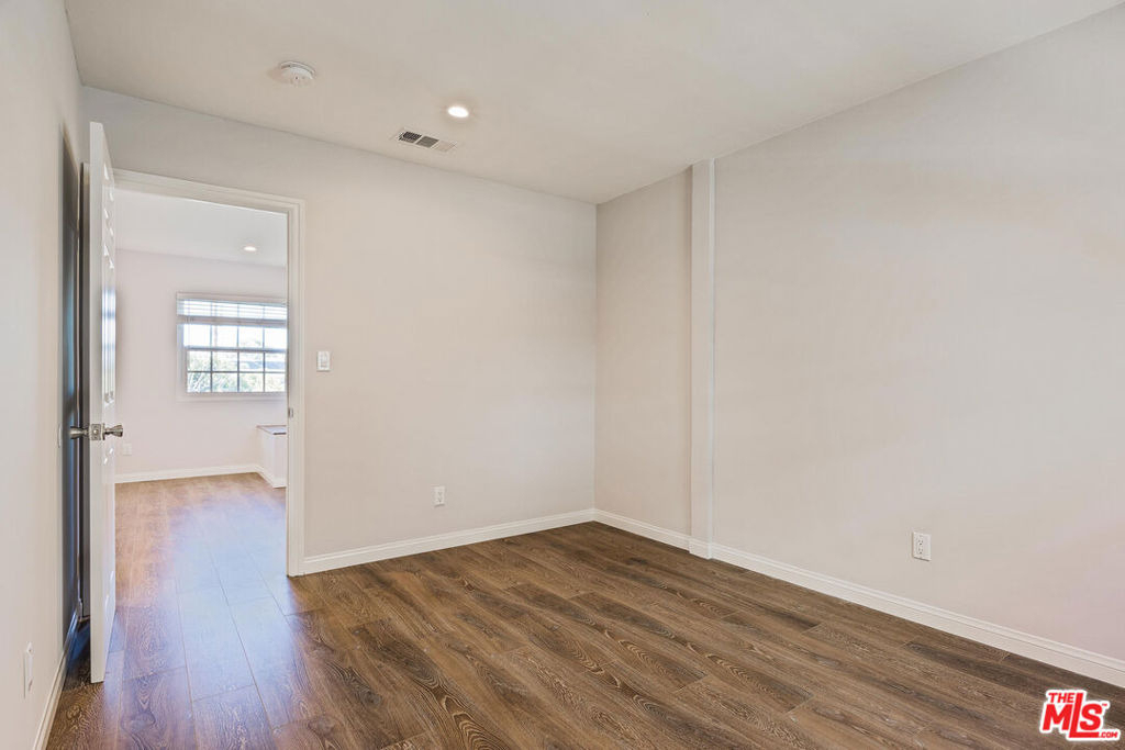 1112 Ocean Park Boulevard - Photo 9