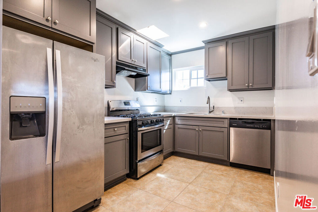 1112 Ocean Park Boulevard - Photo 15