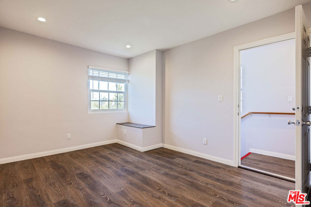1112 Ocean Park Boulevard - Photo 5