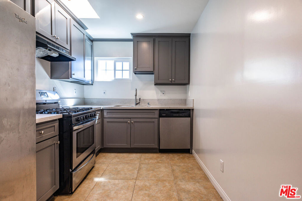 1112 Ocean Park Boulevard - Photo 16