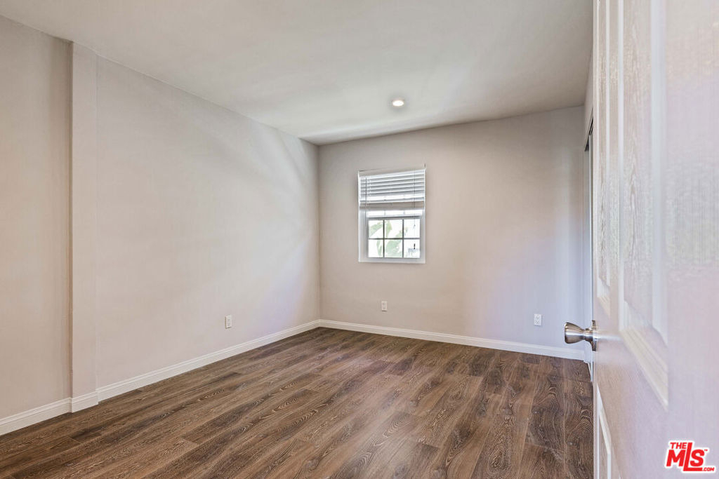1112 Ocean Park Boulevard - Photo 8