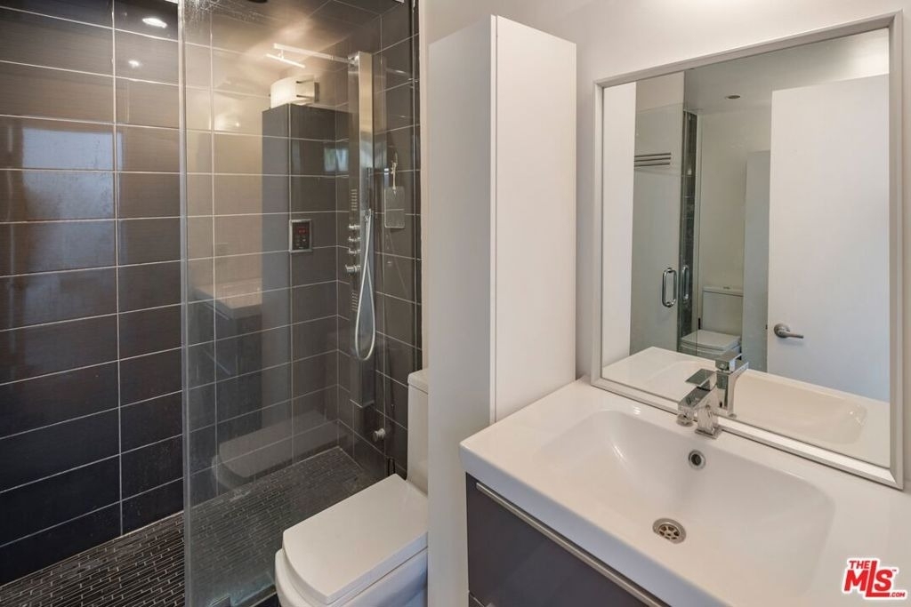 8580 Hillside Avenue - Photo 18