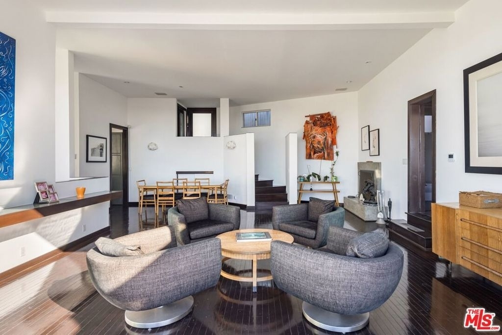 8580 Hillside Avenue - Photo 4