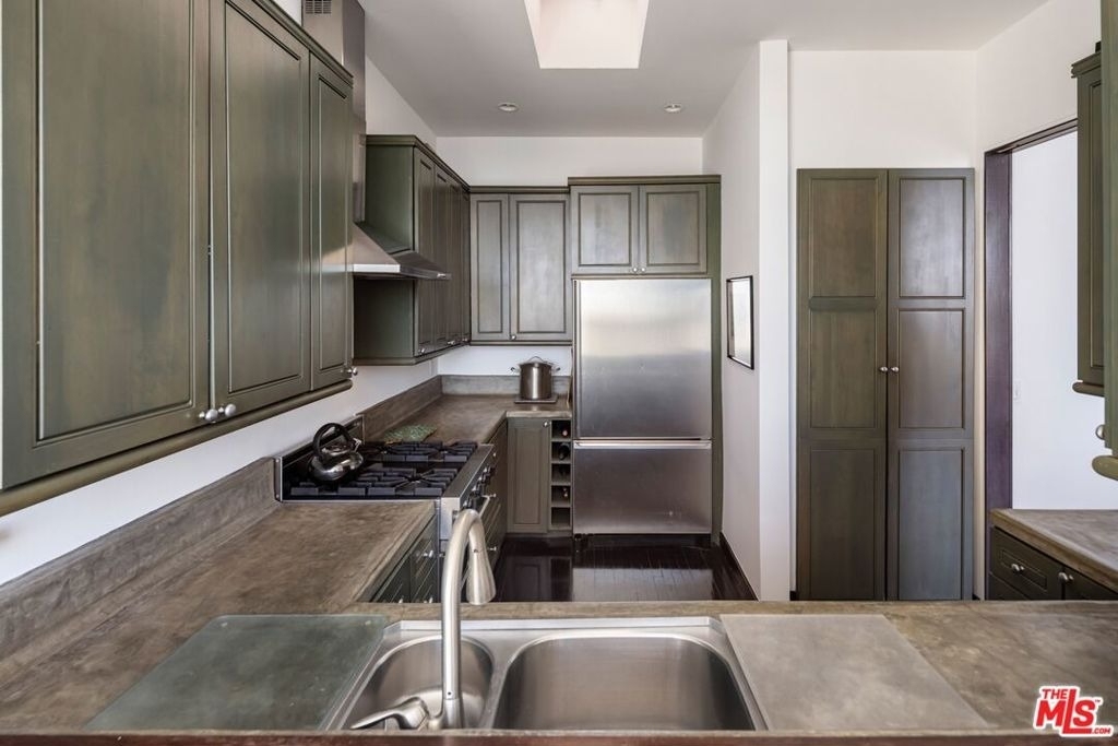 8580 Hillside Avenue - Photo 6