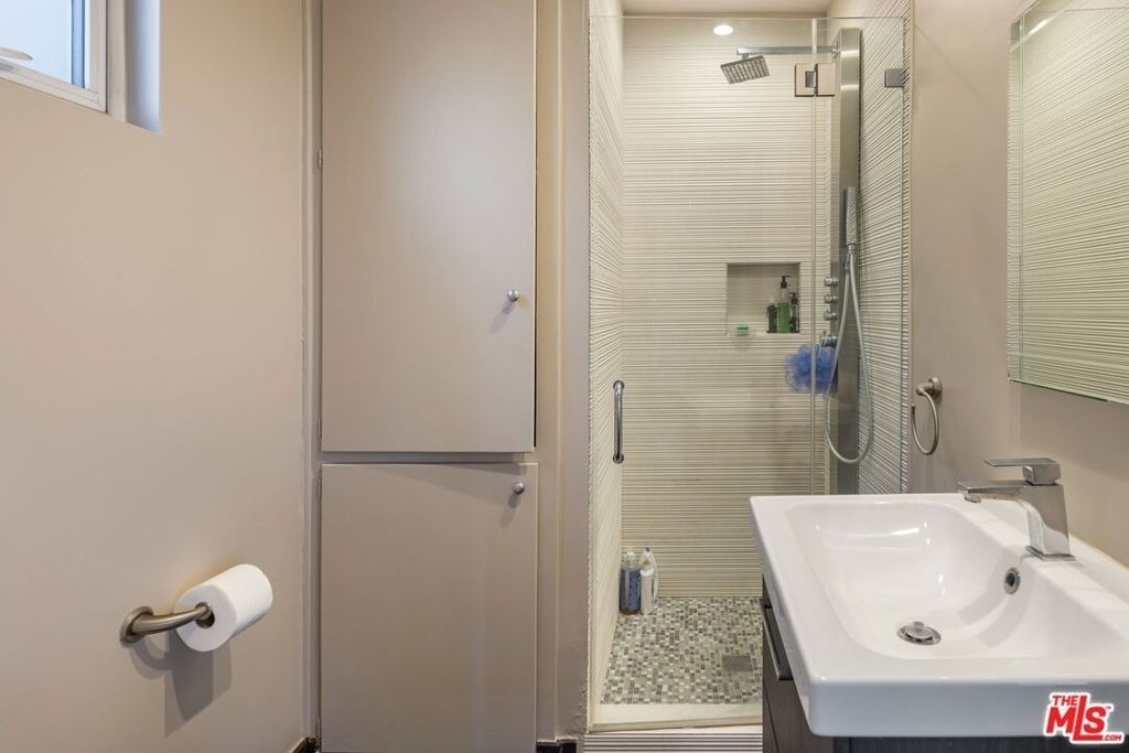 8580 Hillside Avenue - Photo 14