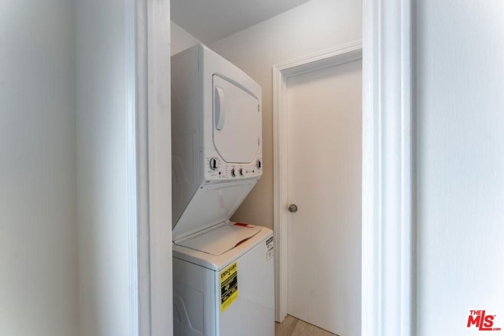10708 1/2 Moorpark Street - Photo 7